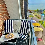 Seepark Reetdachhaus 3 * Burhave