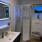 Apartment Seepark Reetdachhaus 3 Burhave
