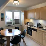 Seepark Reetdachhaus 3 * Burhave