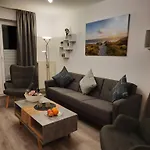 Seepark Reetdachhaus 3 Burhave