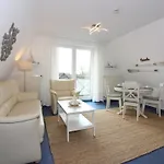 Seepark Reetdachhaus 3 * Burhave