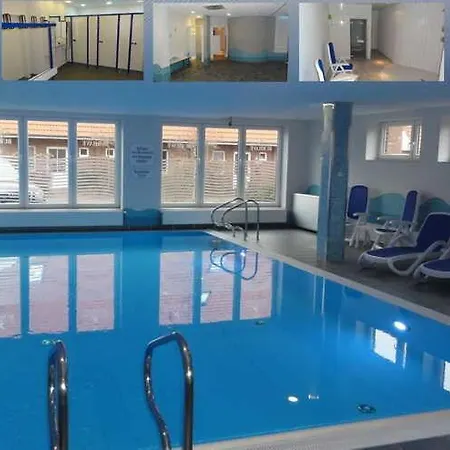 Apartment Seepark Reetdachhaus 3 Burhave