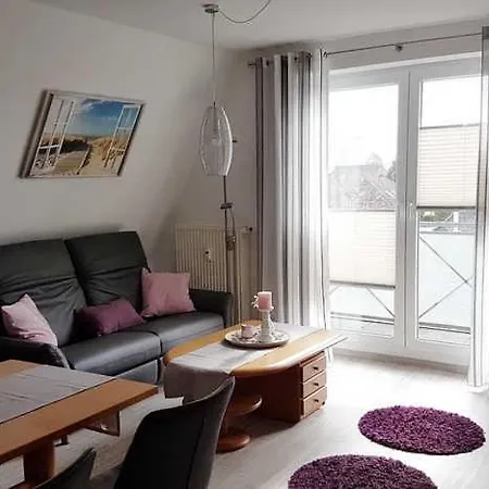 Seepark Reetdachhaus 3 Apartment Burhave