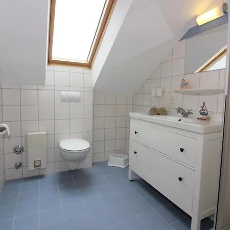 Apartment Seepark Reetdachhaus 3 Burhave