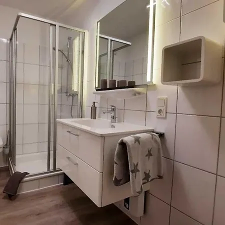 Apartment Seepark Reetdachhaus 3 Burhave