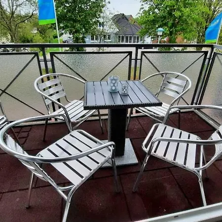 Seepark Reetdachhaus 3 Burhave