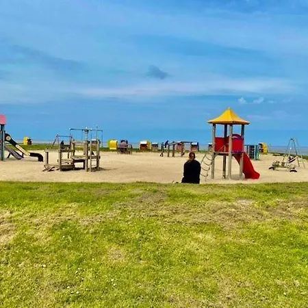 Seepark Reetdachhaus 3 * Burhave